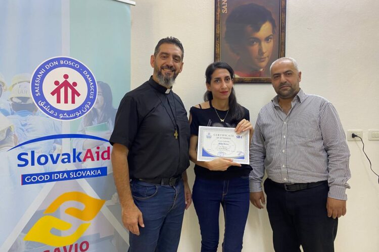 6. Odovzdávanie certifikátu úspešnej absolventke