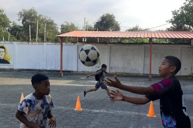 ecu-10-054-jfg-ecuador-balltraining