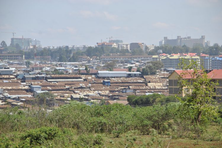 V uliciach Nairobi sa potulujú desaťtisíce opustených detí