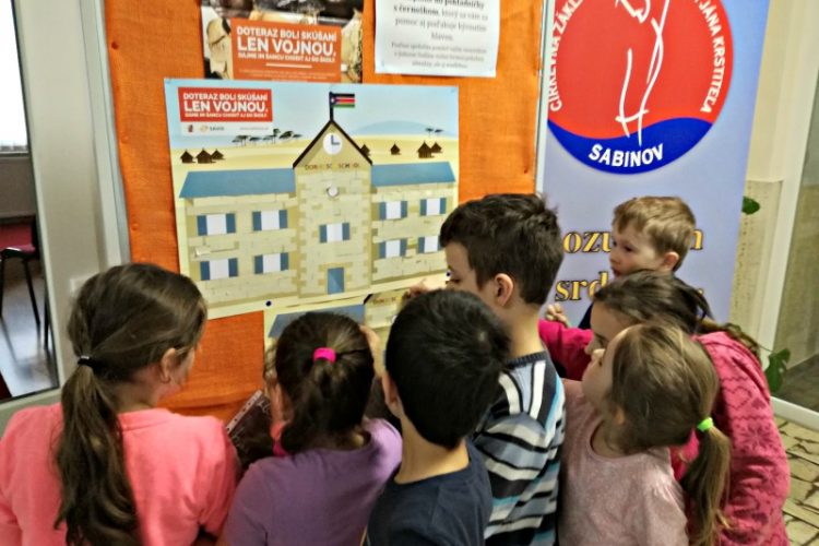 CZŠ sv. Jána Krstiteľa v Sabinove - lepenie tehličiek