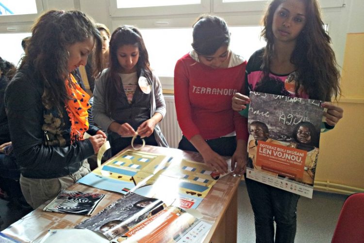 ZŠ Stráne pod Tatrami  - lepenie tehličiek