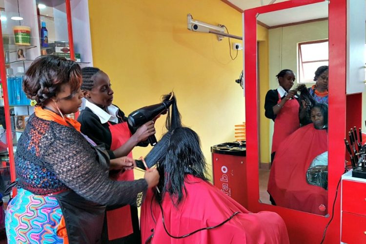 04 Kurz kaderníctva a kozmetiky (16)