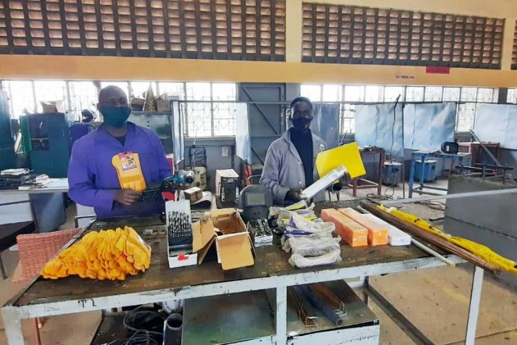 Dovybavenie_kurzov_materiálom_a_náradím