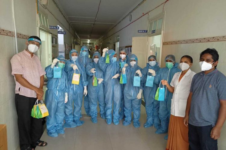 BREADS-snacks_distribution_to_the_COVID_Warriors__(2)