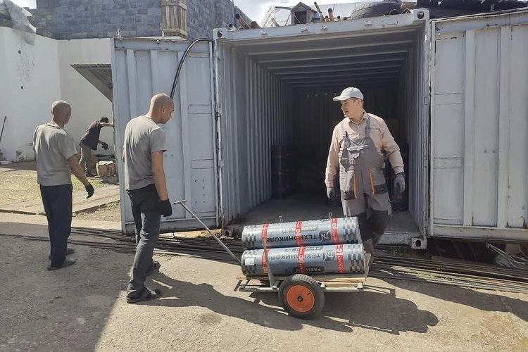 9CA25219-90AC-4EAE-BDBC-6A088B0CF28E