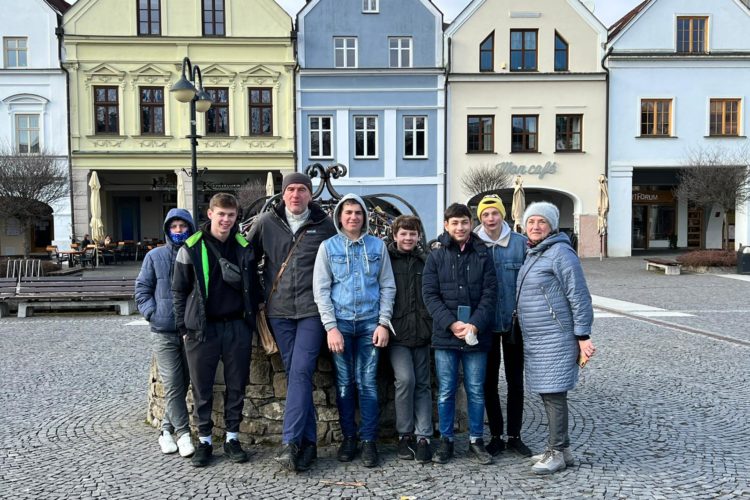 Evacuated_youth_in_Slovakia_7