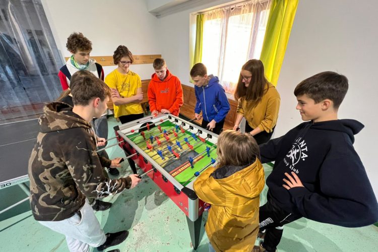 Evacuated_youth_in_Slovakia_8